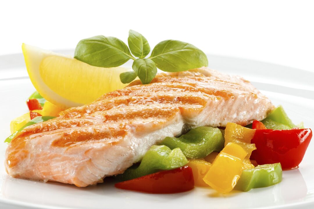 Gestoomde of gegrilde vis in een eiwitrijk dieet